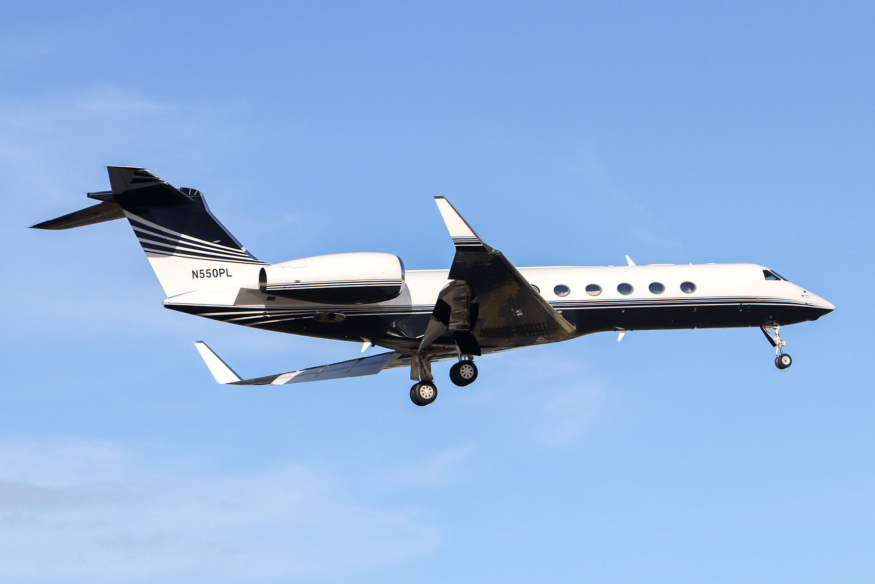 Gulfstream G550 exterior
