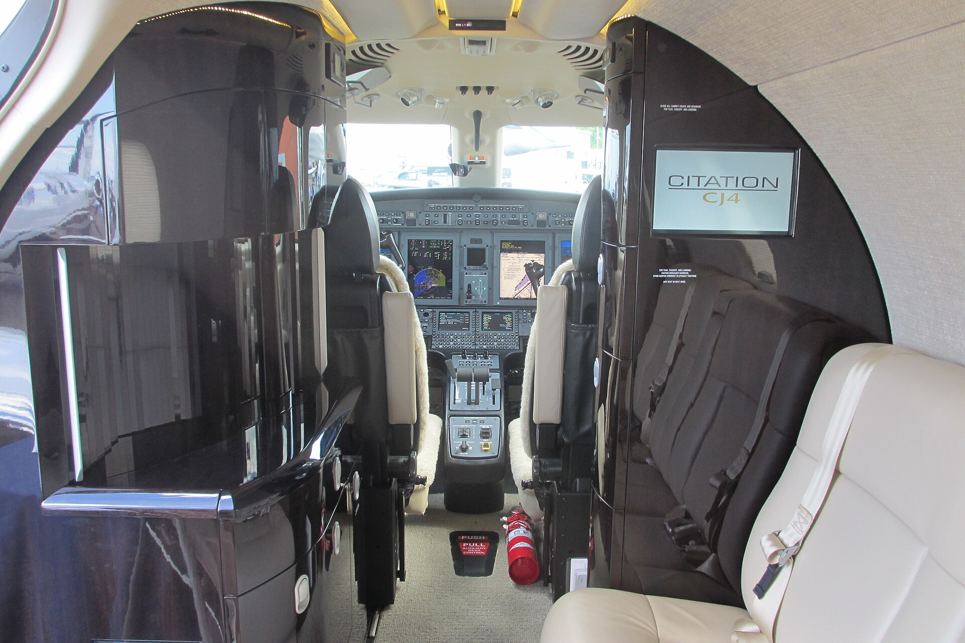 Cessna Citation CJ4 cockpit with Collins Pro Line 21 avionics
