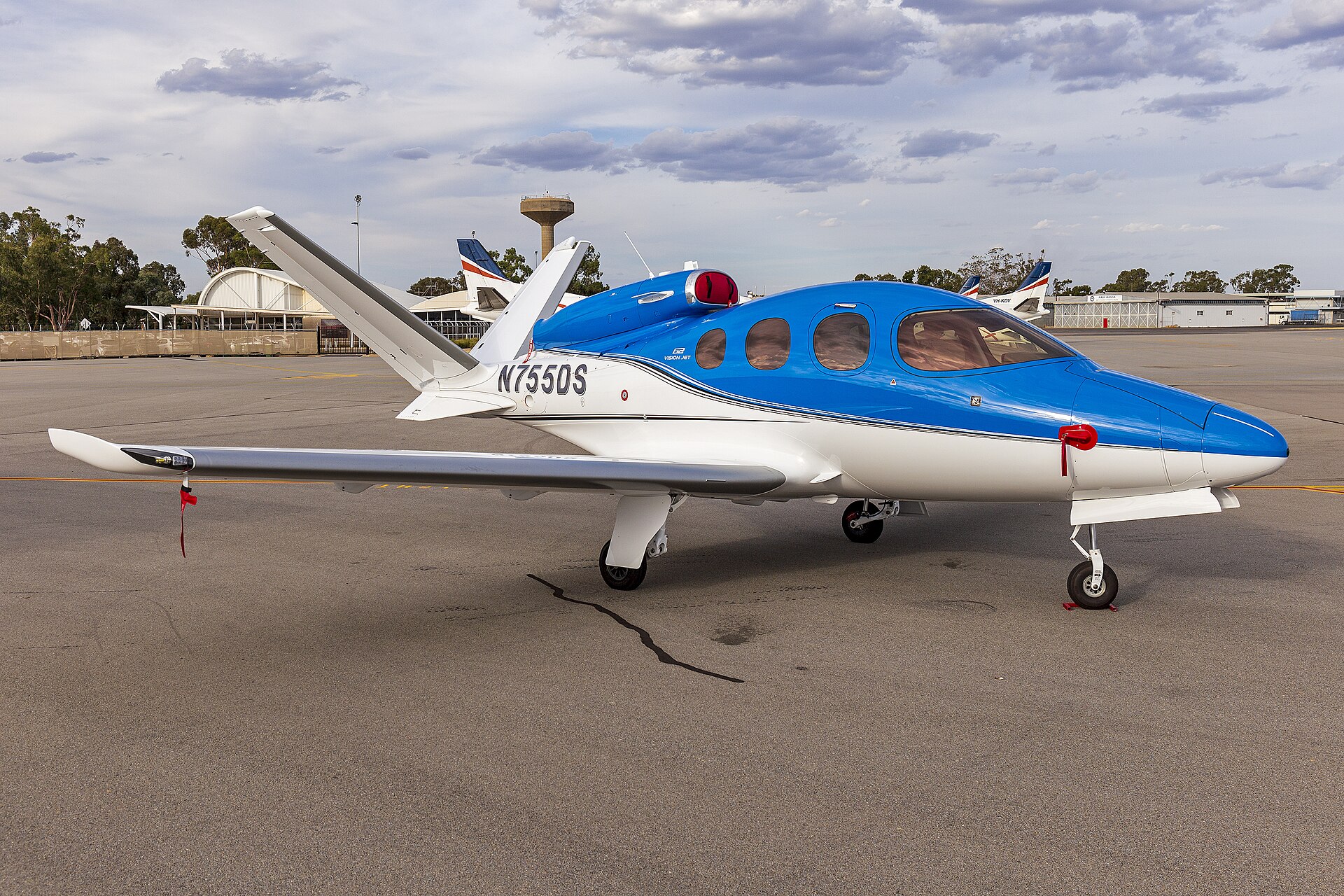 Cirrus Vision SF50 exterior