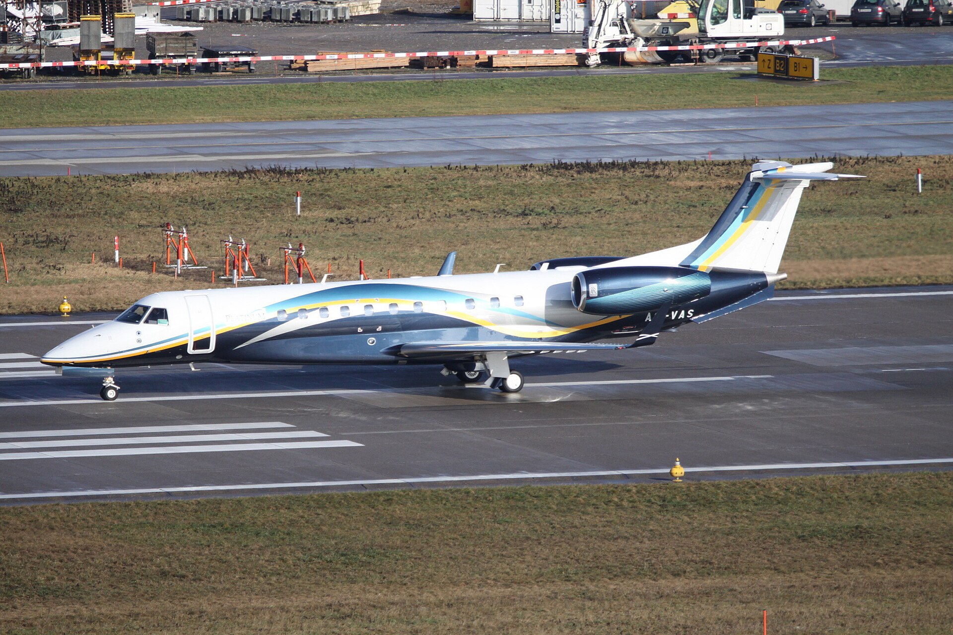 Embraer Legacy 650 exterior