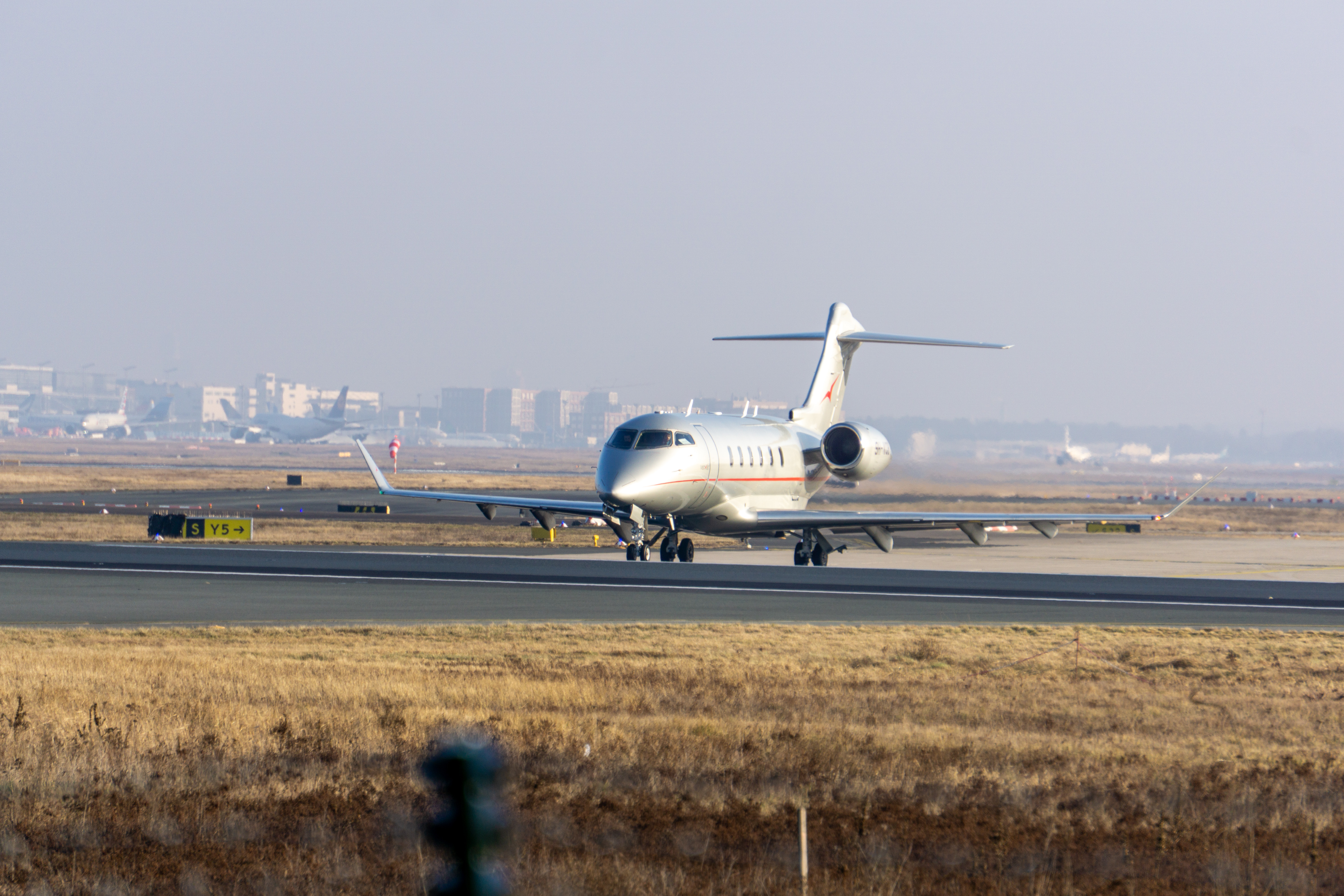 Bombardier Challenger 350 cabin and exterior