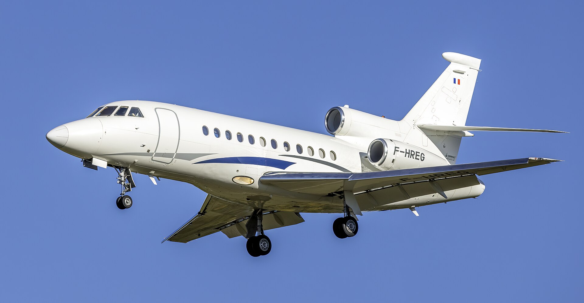 Dassault Falcon 900EX exterior