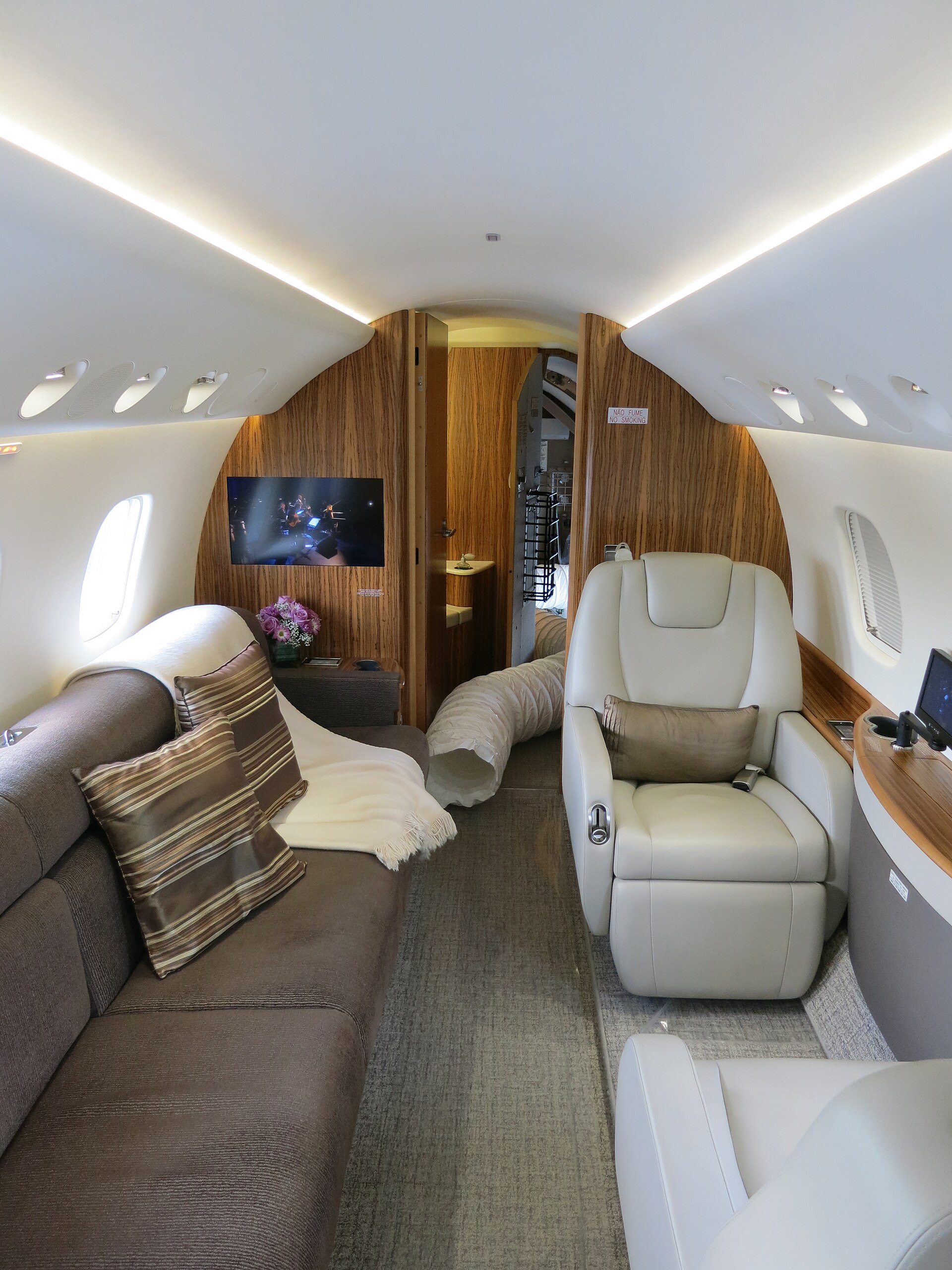 Embraer Legacy 650 interior