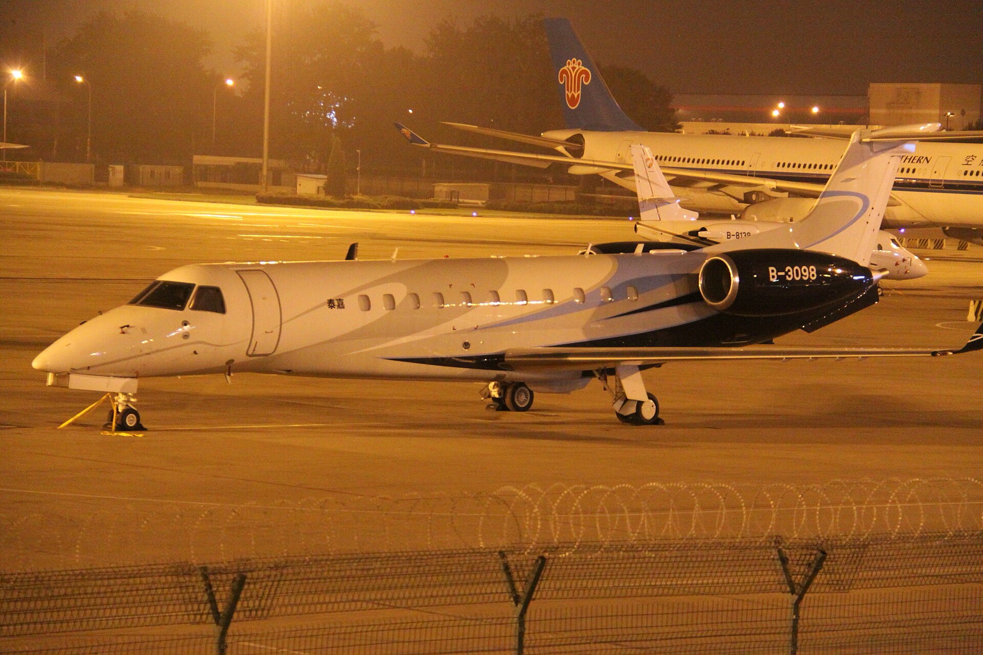 B-3098 Embraer ERJ 135BJ Legacy 650 Corporate (11329687293)