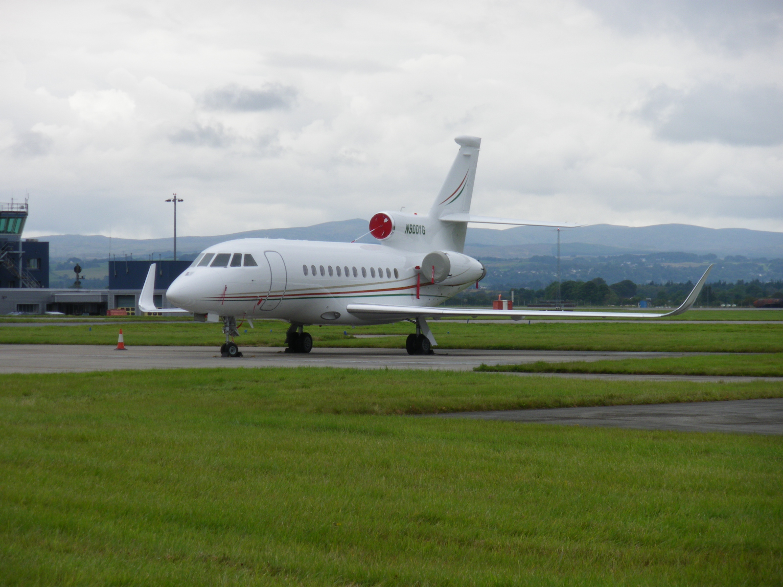 Dassault Falcon 900LX exterior