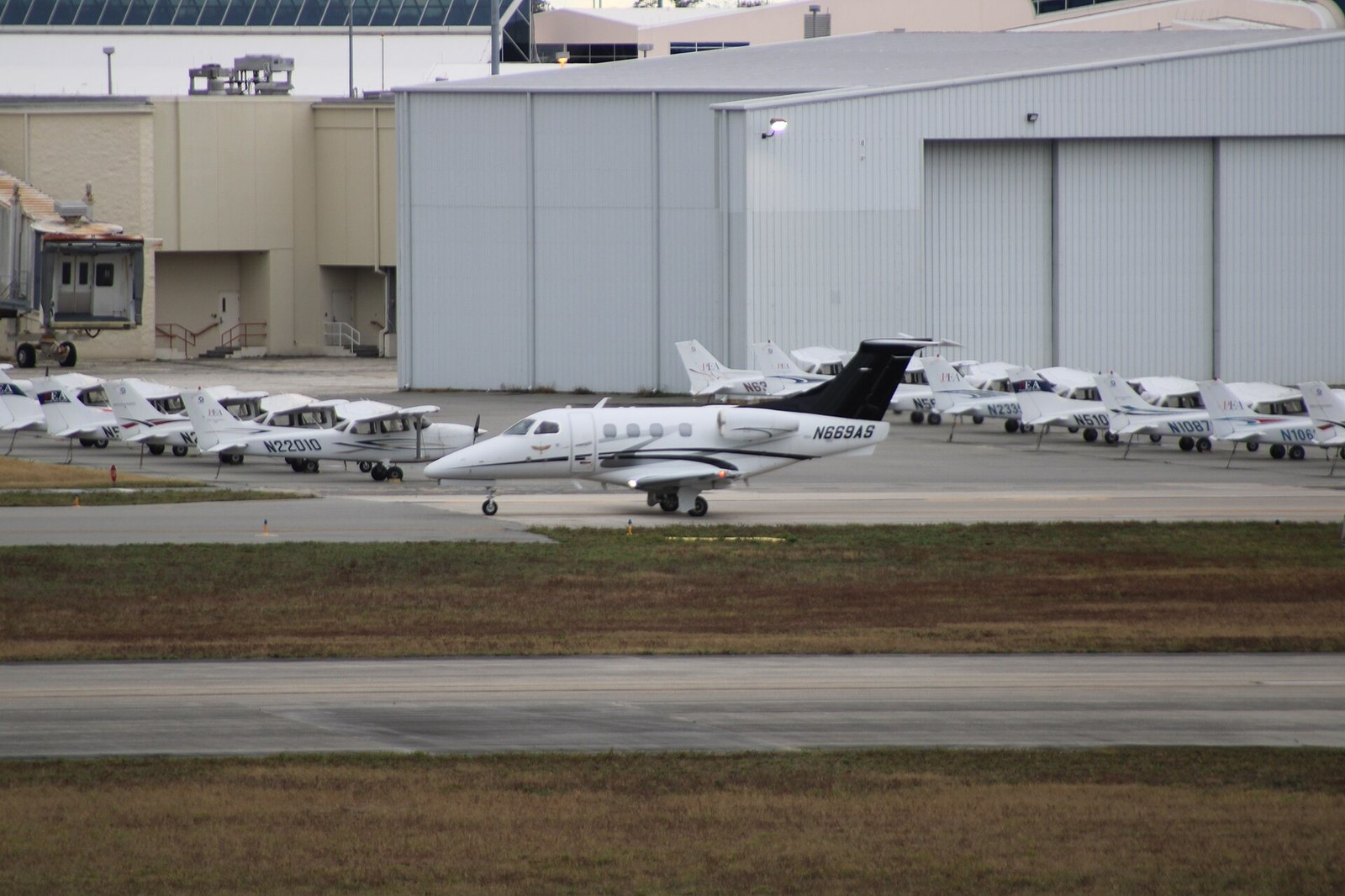 Embraer Phenom 100 N669AS