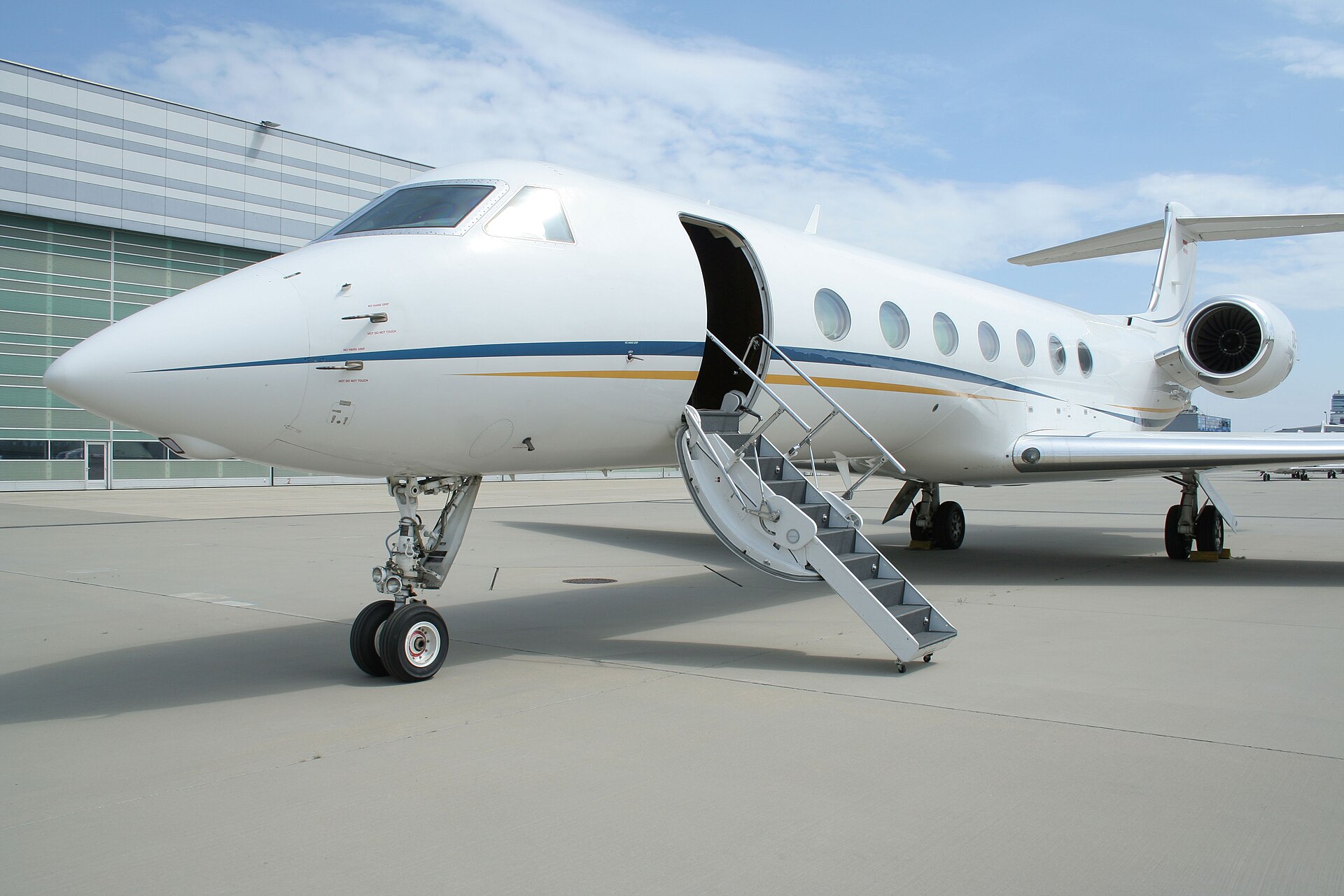 Gulfstream G550 exterior