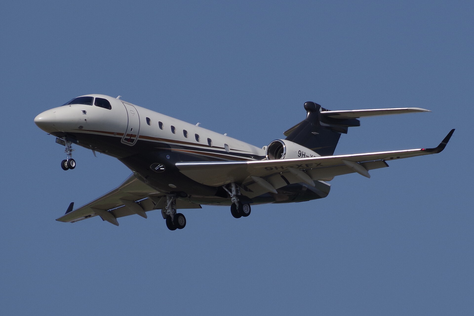 Embraer Legacy 500 exterior