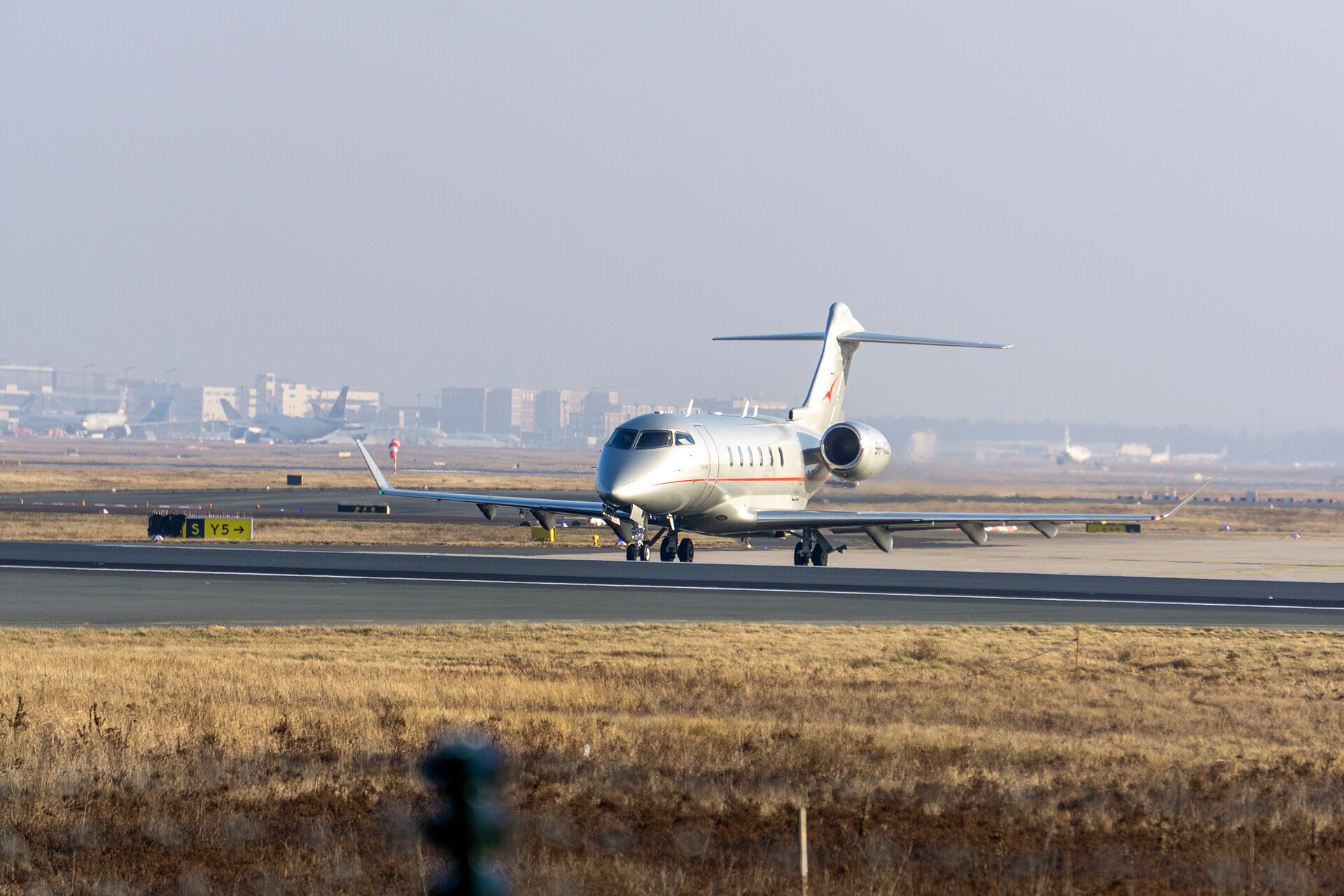 Bombardier Challenger 350 exterior