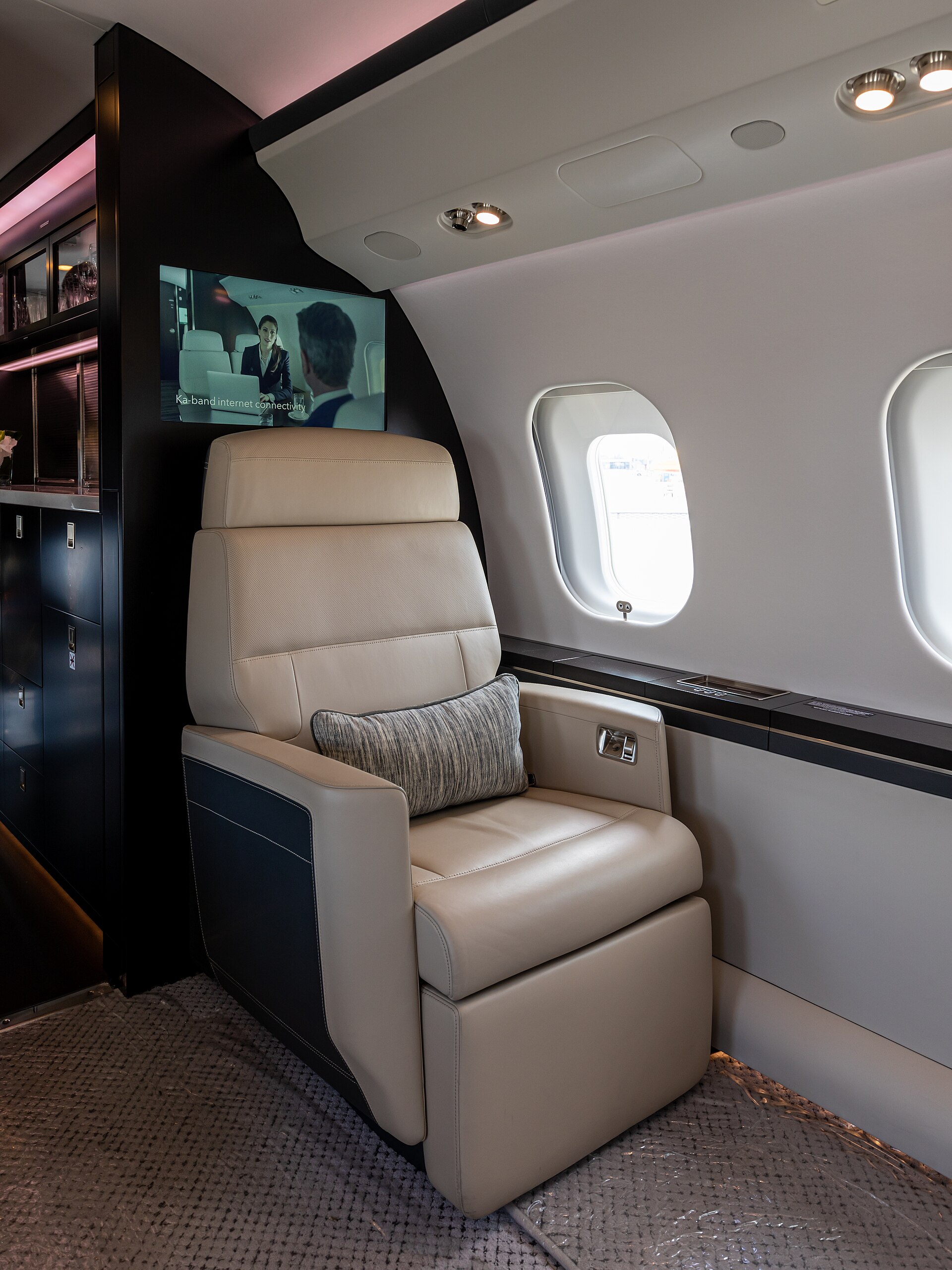 Bombardier Global 6000 exterior