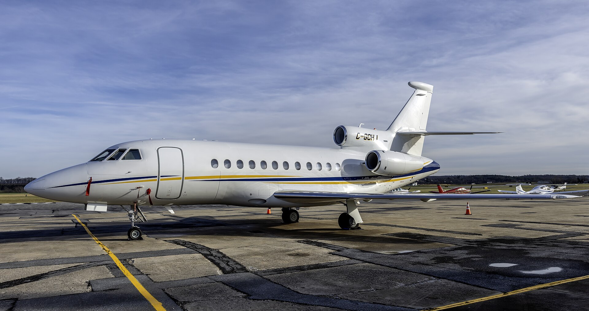 Dassault Falcon 900EX exterior