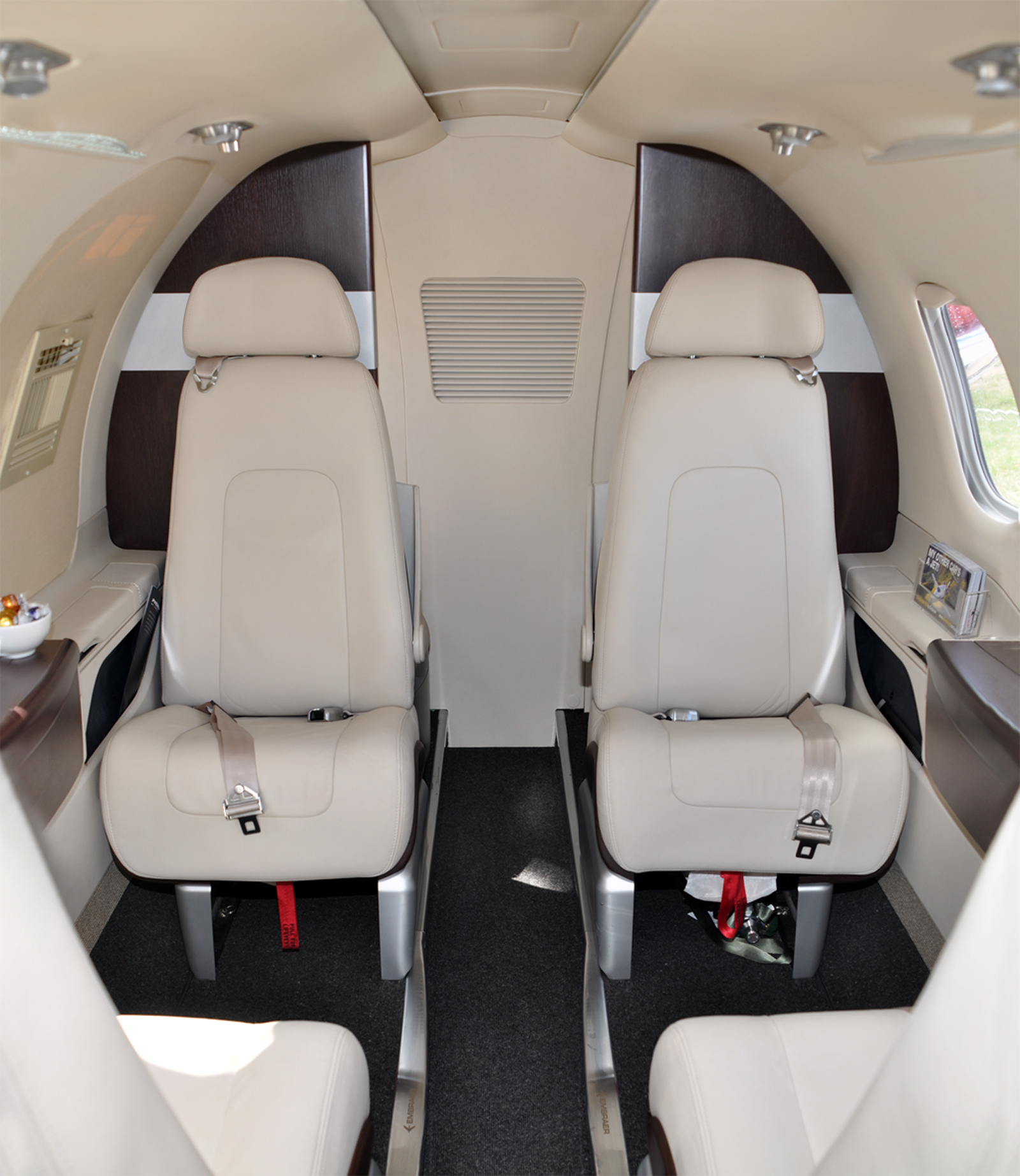 Embraer Phenom 100 interior